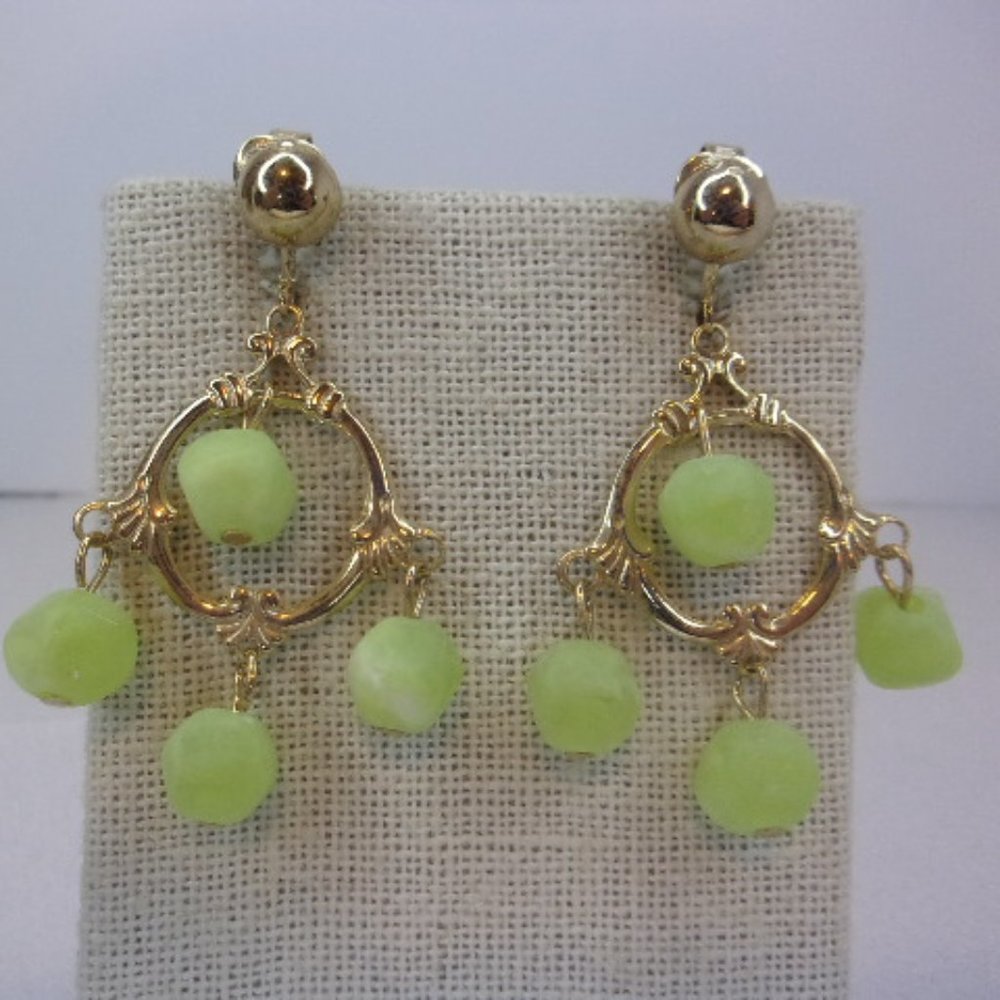 Vintage Green Bead Gold Tone Chandelier Clip Earrings